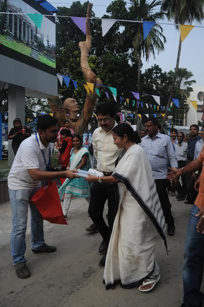 Movie lovers cherish Kolkata International Film Festival celebration