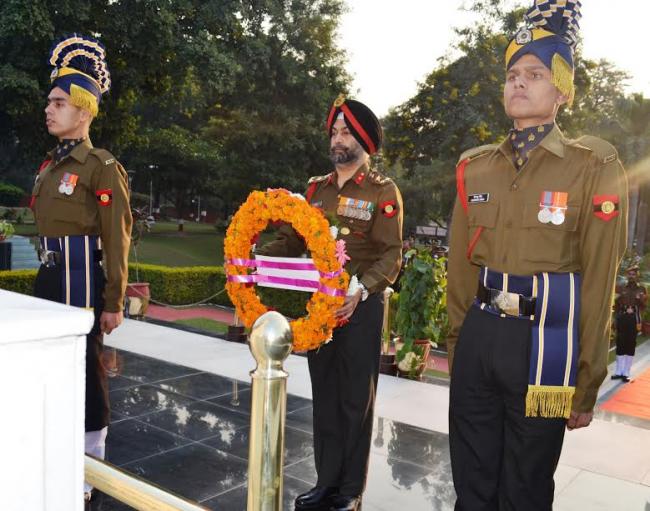 Pranab Mukherjee at a function of the Defence Estates Day Lecture 2016