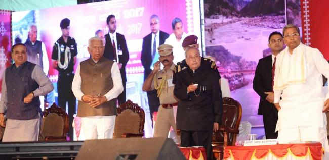 Pranab Mukherjee dedicating Shri Shankara Cancer Hospital and Research Centre to the Nation, at Bengaluru