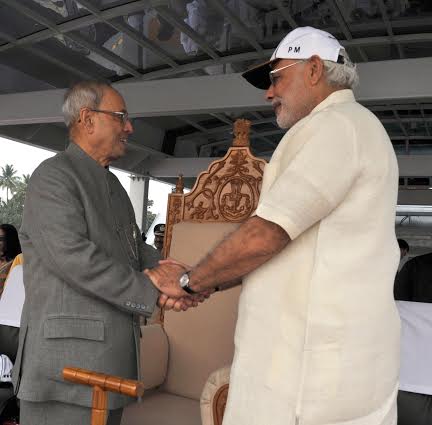 Narendra Modi received by the Union Minister for Defence, Manohar Parrikar 