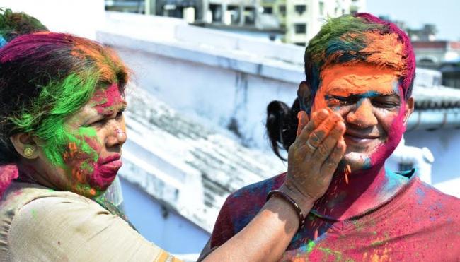 Kolkata celebrates Dol 