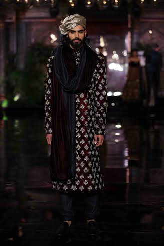 Deepika Padukone sizzles on the ramp at India Couture Week