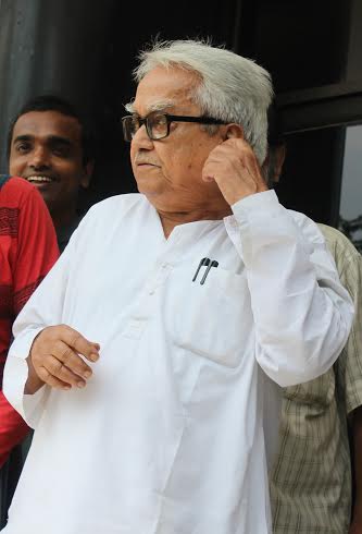 Kolkata: Political heavyweights pay last tribute to Mahasweta Devi