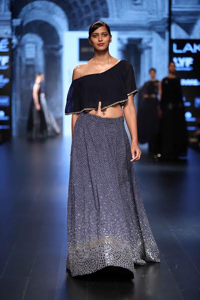 Ileana D'Cruz sizzles LFW ramp
