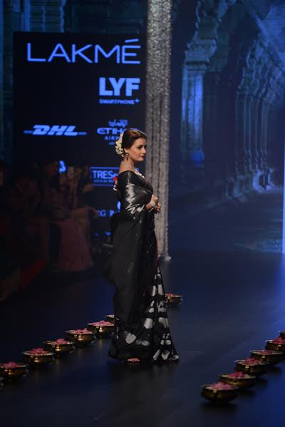 Dia Mirza  sizzles Lakme Fashion Week ramp