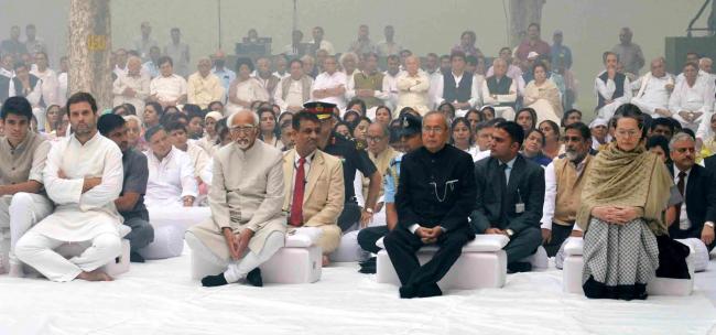  Narendra Modi paying floral tribute to Sardar Vallabhbhai Patel on Rashtriya Ekta Diwas, at Patel Chowk, in New Delhi 