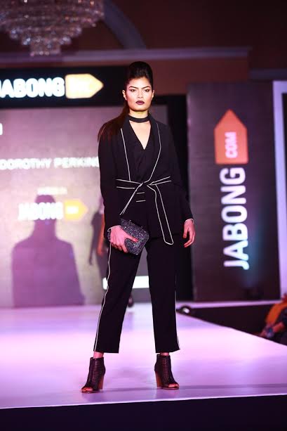 Kolkata: Rituparna Sengupta glams up Jabong Fashion Show