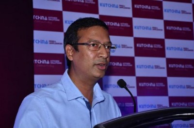 Kutchina's Namit Bajoria address the press in Kolkata