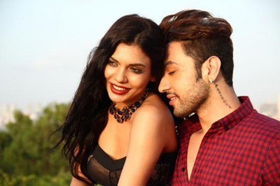 Sara Loren learns Nepali for her  upcoming movie Ishq Click