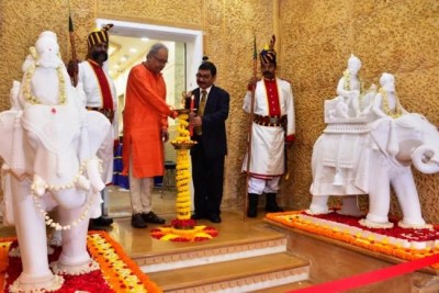Soumitra Chatterjee inaugurates P. C. Chandra's new showroom in north Kolkata