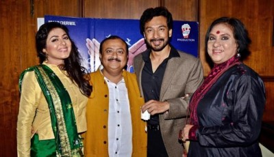 Tollywood celebs glam up premiere of Benche Thakar Gaan