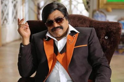 Sunil Grover makes his Bollywood Debut as famous Journo