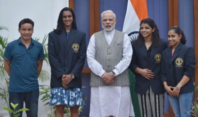 Narendra Modi meets Sakshi, Sindhu, other sportsmen