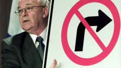 Montreal suburban mayors urge to change no right turn traffic rule