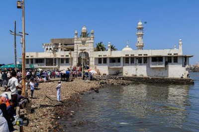 Bombay High Court allows women in Haji Ali Dargah