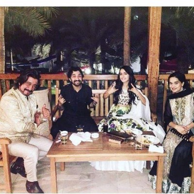 Shraddha Kapoor shares picture of her family dining together