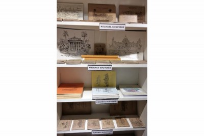 Looking for souvenirs on Kolkata? Go to STORY