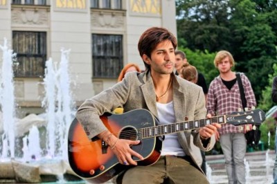 Pakistani actor Adeel Chaudhary to debut with Rhythm