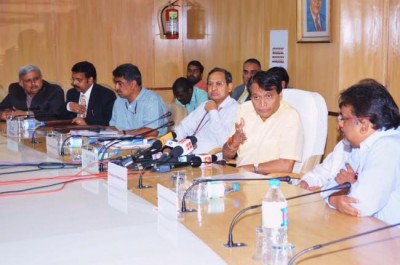 Ministry of Railways signs joint venture agreement with Kerala government