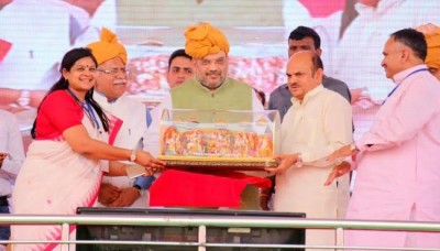 Congress President should come out clean on chopper scam: Amit Shah