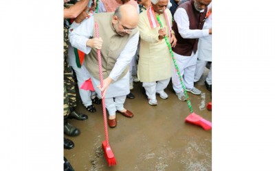 Amit Shah participates in cleanliness drive