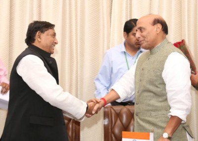 Bangladesh delegation meets Rajnath Singh 