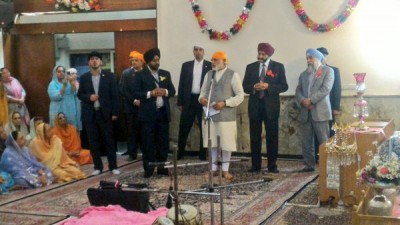PM Modi arrives in Iran, offers prayers at Bhai Ganga Singh Sabha Gurudwara