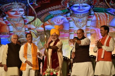 Modi joins  Dussehra celebration in Lucknow, urges people to fight against terrorism