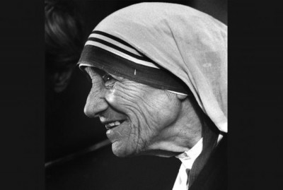 Pope Francis proclaims Mother Teresa a saint at Vatican