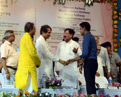 All steps taken for railway facilities development in WB: Suresh Prabhu