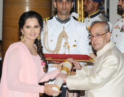 Sania feels 'humbled, honoured after receiving Padma Bhushan from president