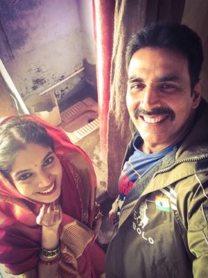 Akshay Kumar, Bhumi Pednekar tweet photo from sets of 'Toilet-Ek Prem Katha!'