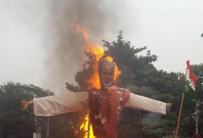 Demonetisation: Youth Congress supporters gherao BJP headquarters in Kolkata, scuffle with police