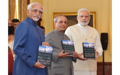 Pranab Mukherjee releases book â€˜Citizen and Societyâ€™ written by Mohd Hamid Ansari