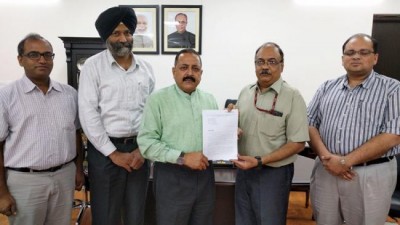 IAS officers' delegation calls on Jitendra Singh