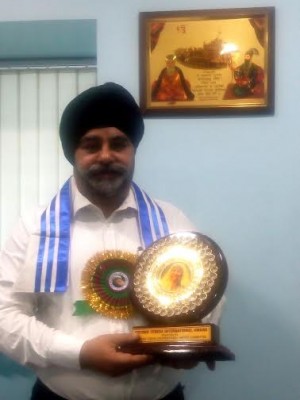JIS Group MD Taranjit Singh receives Mother Teresa International Award 2016