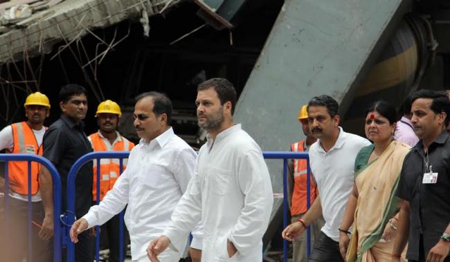 Kolkata: Rahul Gandhi visits flyover crash site
