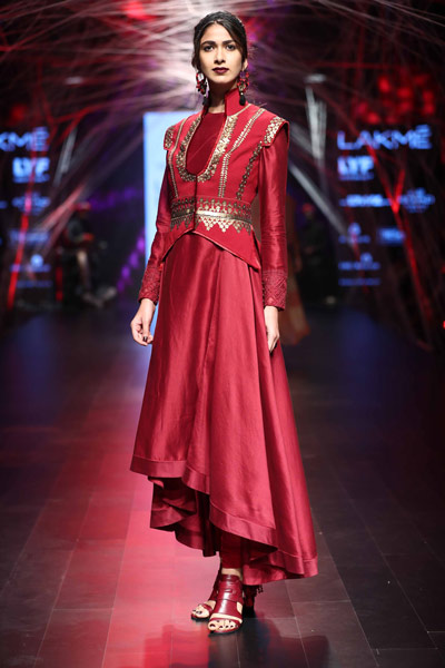 LFW: Kangana Ranaut walks for designer Tarun Tahliani
