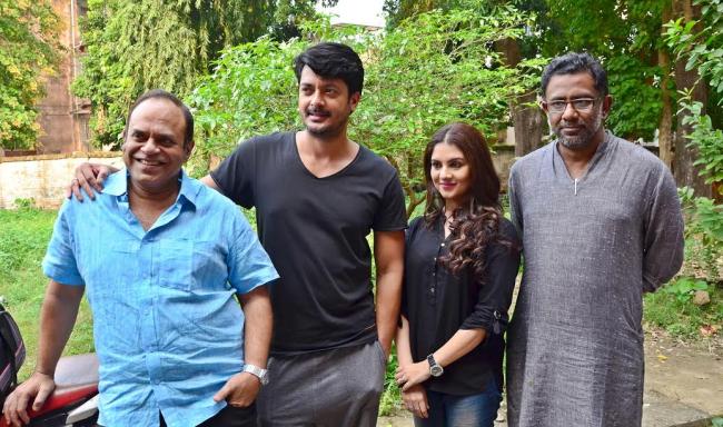 Mukhomukhi: A film based on relationship, directed by Kamaleshwar Mukherjee