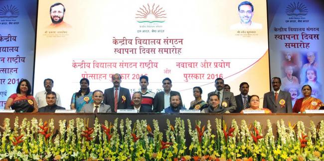 Pranab Mukherjee with the delegation from Young FICCI Ladies Organisation (YFLO)