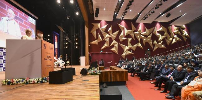 Narendra Modi arrives at Mumbai Airport 
