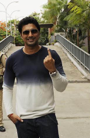 Bengal Assembly Polls: Celebrities exercise their constitutional rights