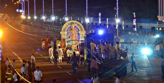 Kolkata witnesses grand Durga Puja finale with immersion carnival on Red Road