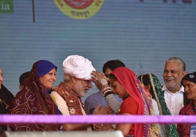  Narendra Modi arrives at Sardar Vallabhbhai Patel International Airport