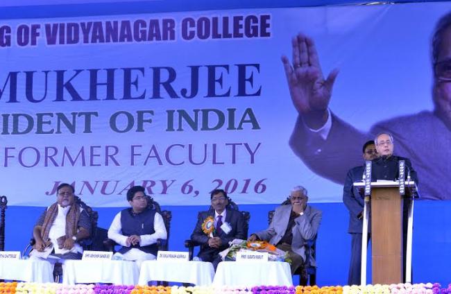 Pranab Mukherjee  visits Vidyanagar College
