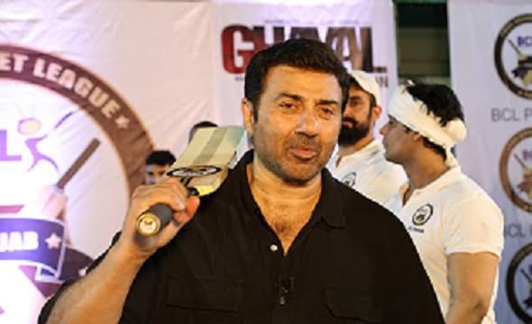 Sunny Deol and Ghayal Once Again team visits Box Cricket League match