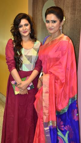 Cast members of Jenana attend premiere in Kolkata