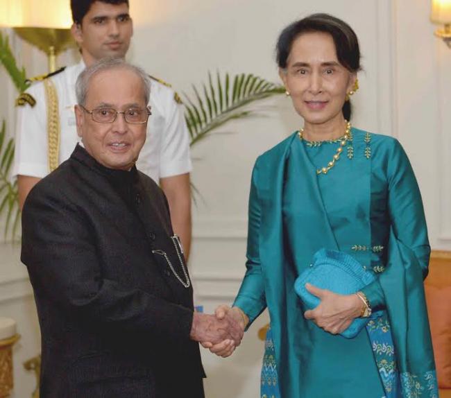  Narendra Modi receiving the State Counsellor of Myanmar, Ms. Aung San Suu Kyi