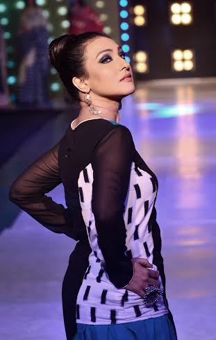 Rituparna walks ramp for Agnimitra Paul at fashion fiesta in Kolkata