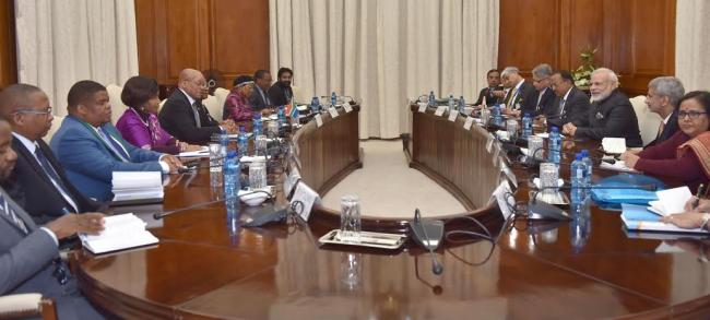 Narendra Modi being received by the President of the Republic of South Africa